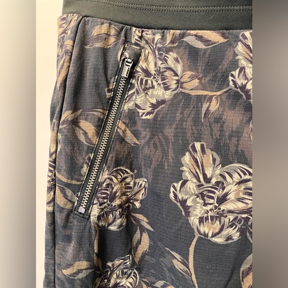 Athleta Green Floral Ankle Pants - Picture 3 of 14